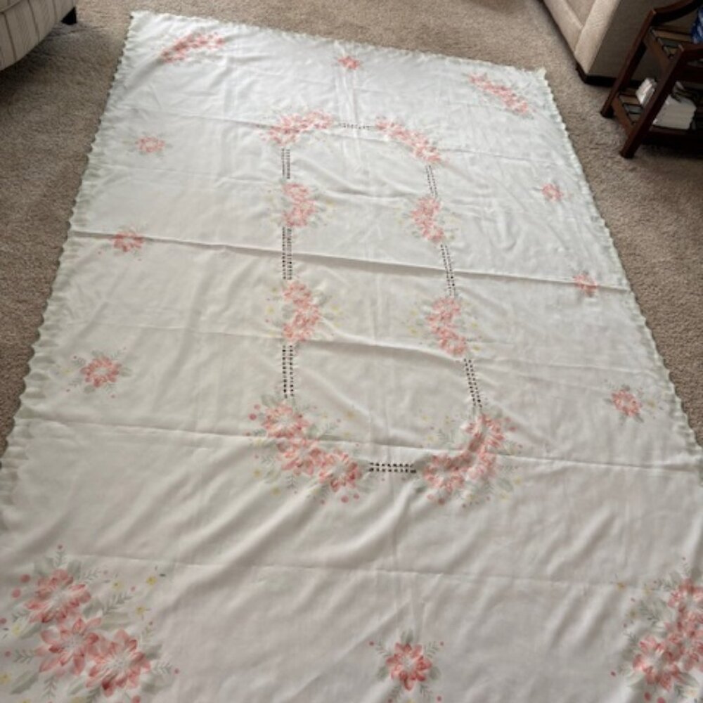 New 102x64 tablecloth. White/Pink/Mint Green. Silky Feel.